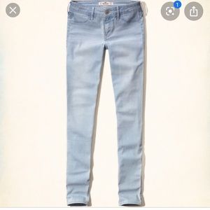 Light wash Hollister jeans!